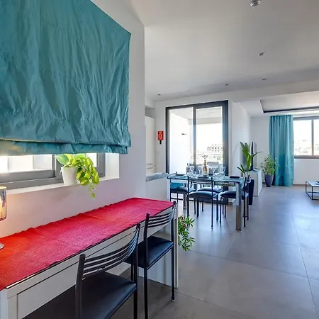 Perfect Location Idyllic 2br *