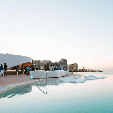 Perfect Location Idyllic 2br *